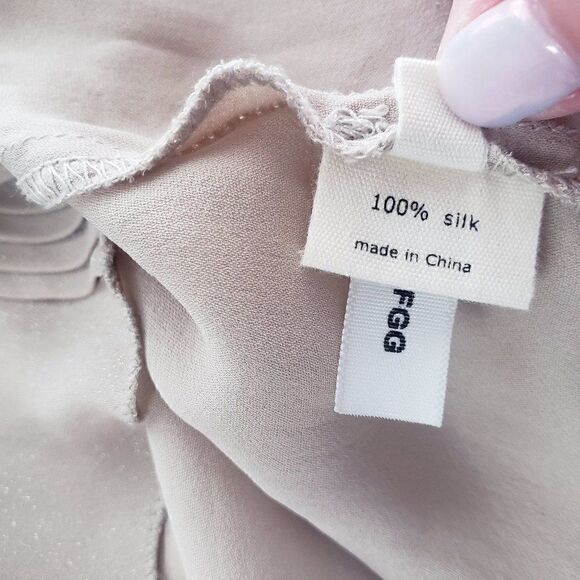 L'AGENCE 100% Silk Beige Ruffle Front Blouse Size 4 Shimmer Long Sleeve Pleats - Picture 9 of 11